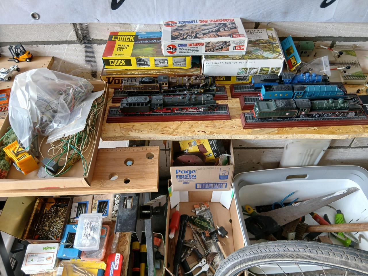 Te koop garage/schuurverkoop allerlei spulletjes koopje in een koop