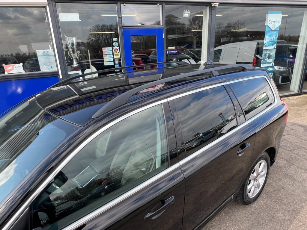 Volvo V70 1.6 d2 kinetic, trekhaak, navi, parkeersensoren enz...