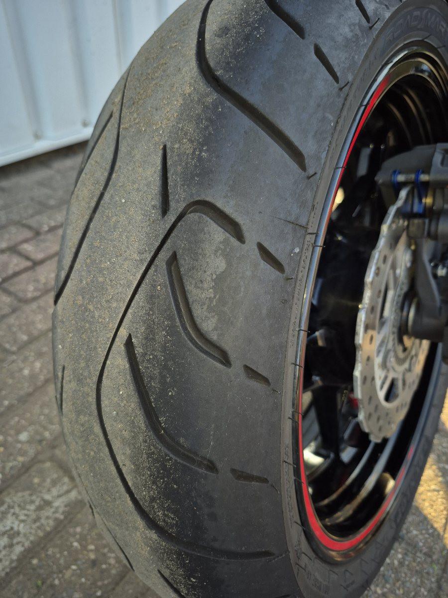 Kawasaki Z900 Akrapovic uit 2023, stoere Naked bike