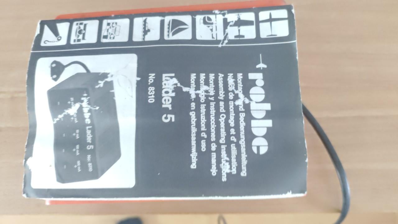 Robbe acculader modelbouw
