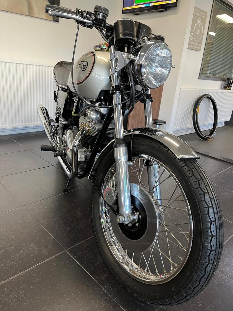 Prachtige Norton motor te koop!