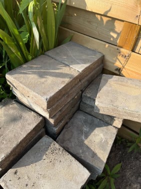 Tegels 20x20 en 5cm dik GRATIS