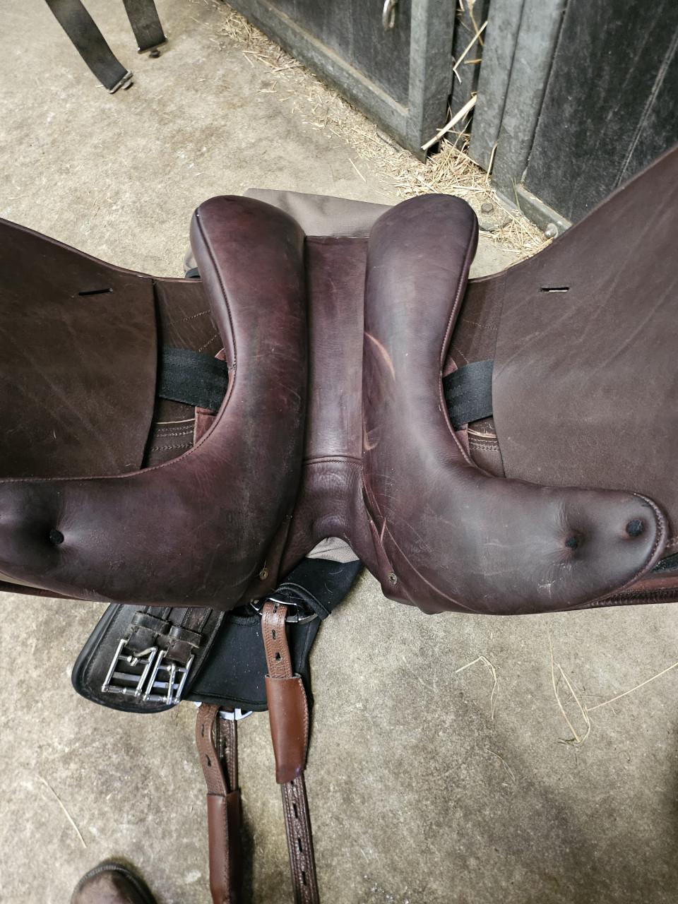 Dressuur zadel 17 inch