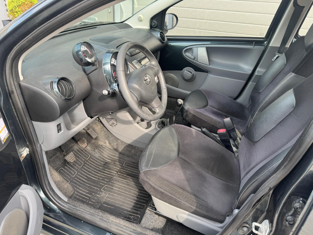 Toyota Aygo 1.0-12v aspiration green navigator