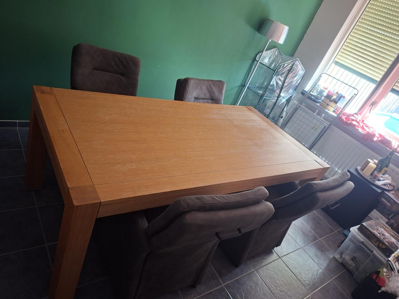 Eettafel van wit eikenhout