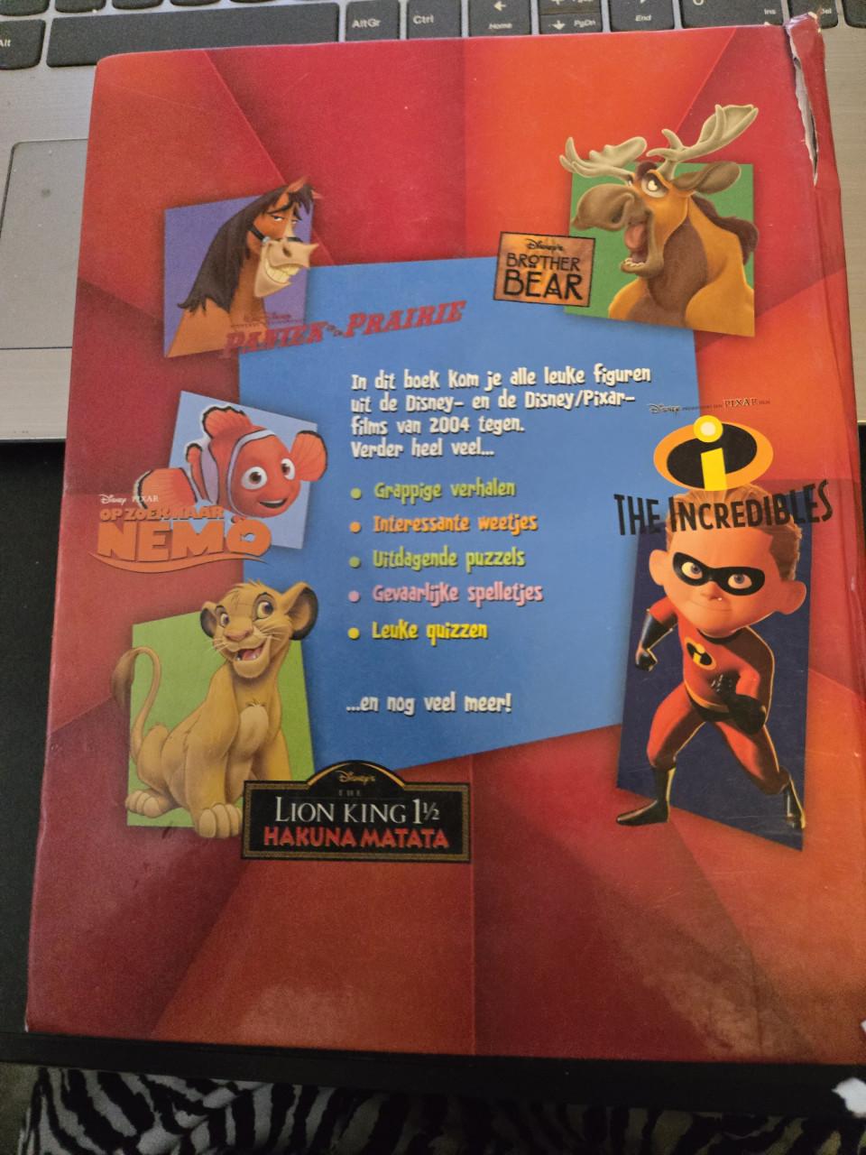 Disney Jaarboek 1e druk uit 2004,