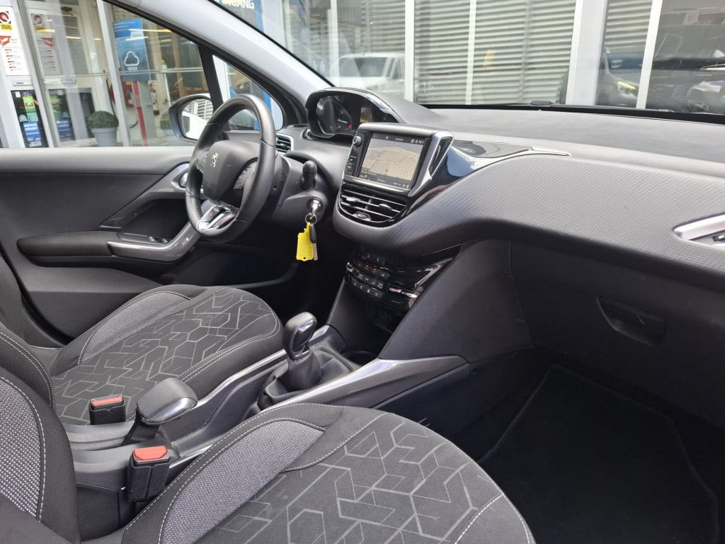 Peugeot 2008 suv 110 blue lion navi/lmv/park