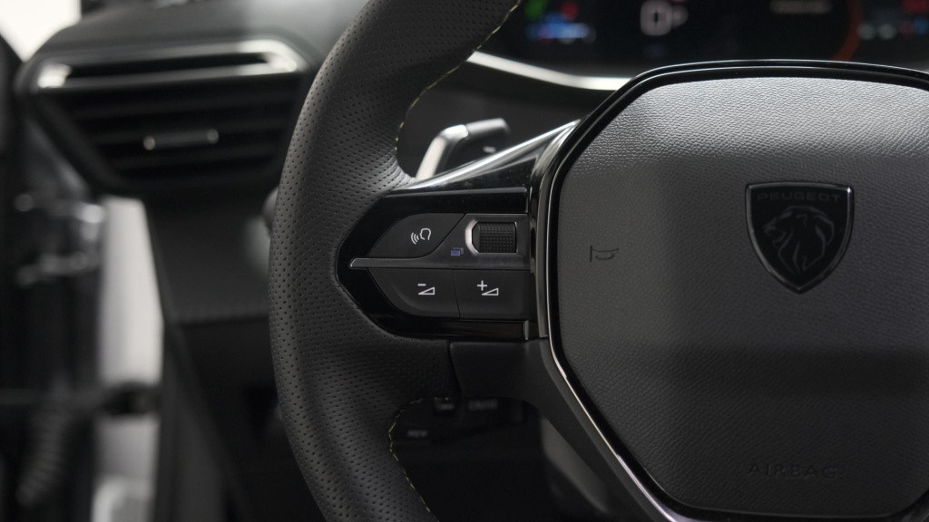 Peugeot 2008 puretech 130 eat8 gt | 360 camera | adaptieve cruise control |