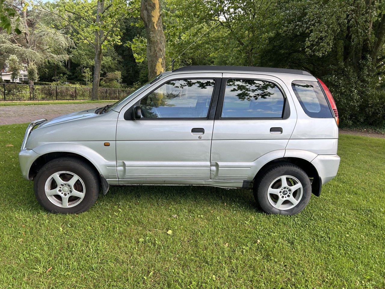 Daihatsu Terios 4x4 07-2000 € 2.250,= IJskoude airconditioning