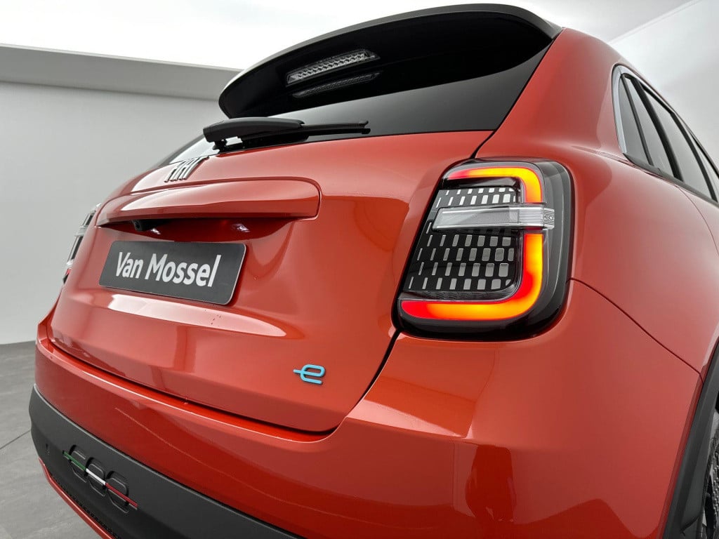 Fiat 600 600e la prima 54 kwh | voorraadmodel | snel rijden mogelijk! | ful