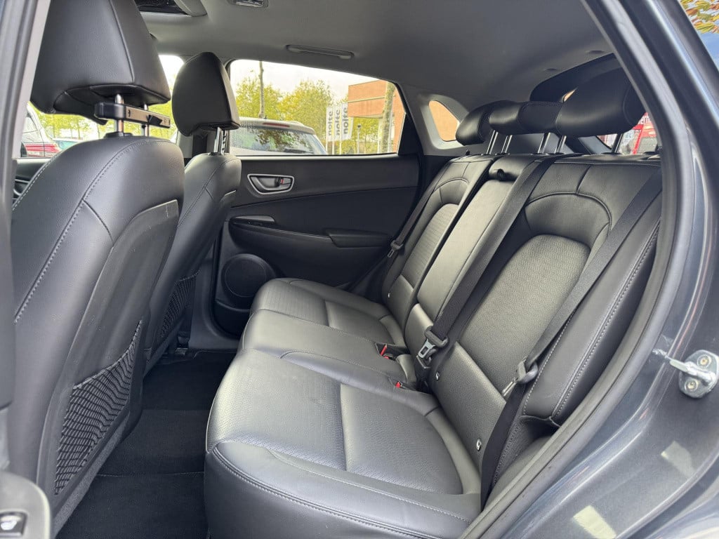 Hyundai Kona ev premium 64 kwh soh 97% meest luxe uitvoering incl. schuif-/