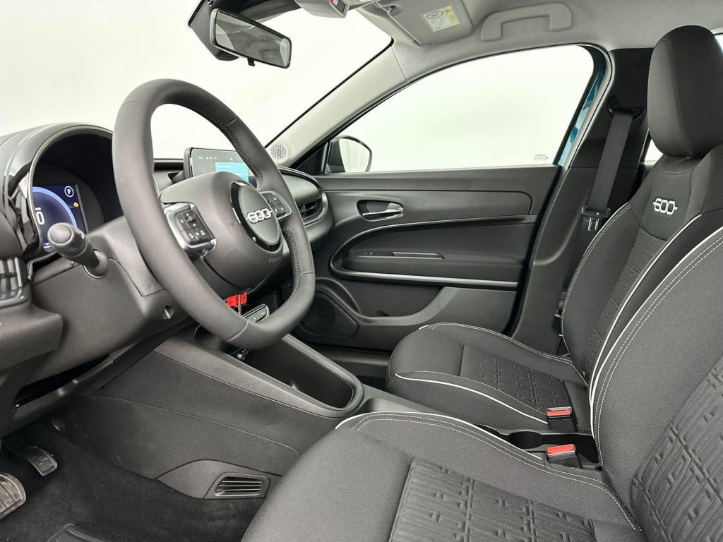 Fiat 600 1.2 hybrid urban | apple & android carplay | parkeersensoren | led