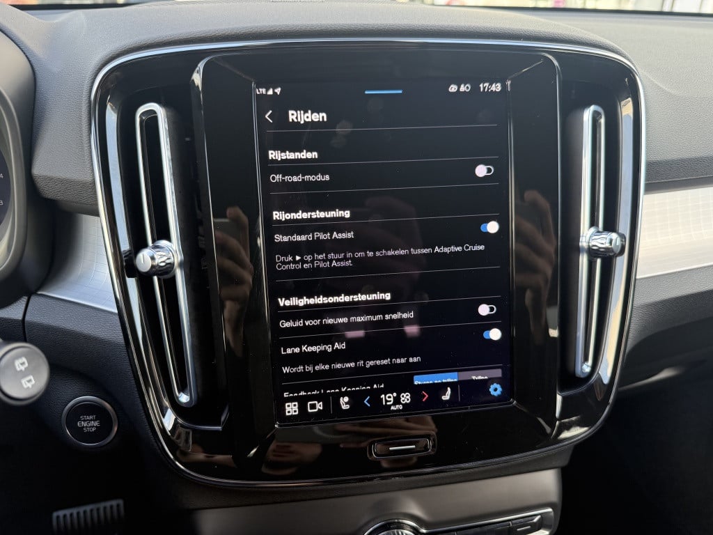 Volvo XC40 b4 197pk aut7| plus dark| adap.cruise| trekhaak| camera| elek.st