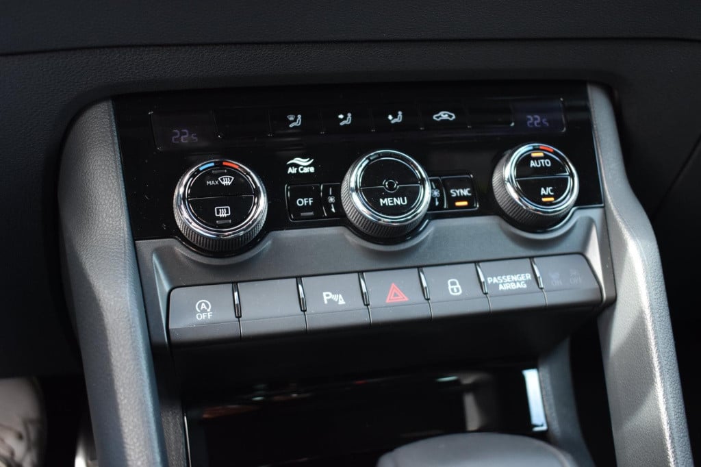 Skoda Karoq 1.5 tsi act sportline | trekhaak | camera | nap | virtual cockp