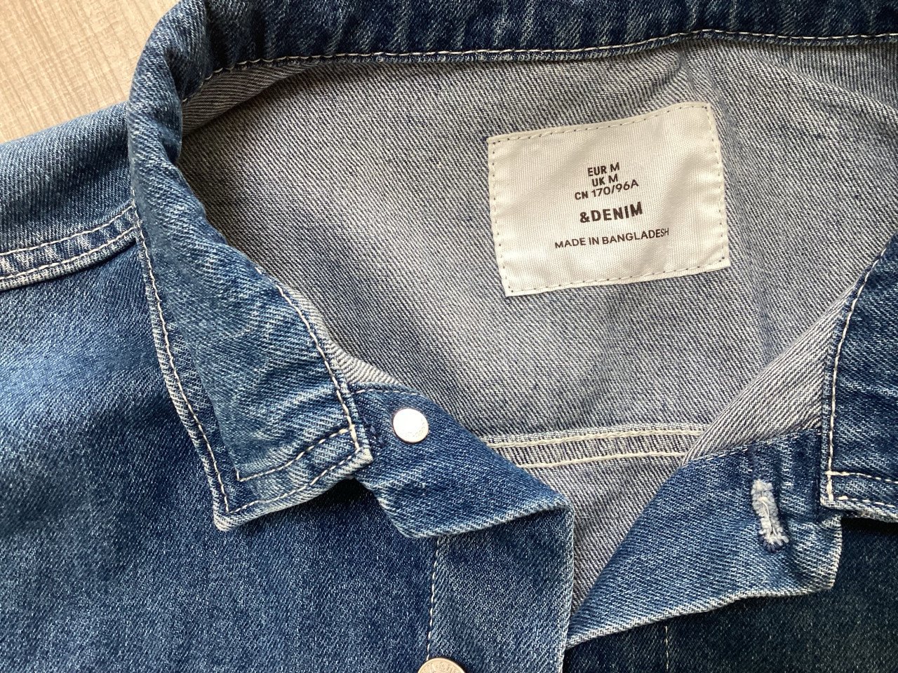 Jeans jasje maat m gedragen maar nog heel netjes