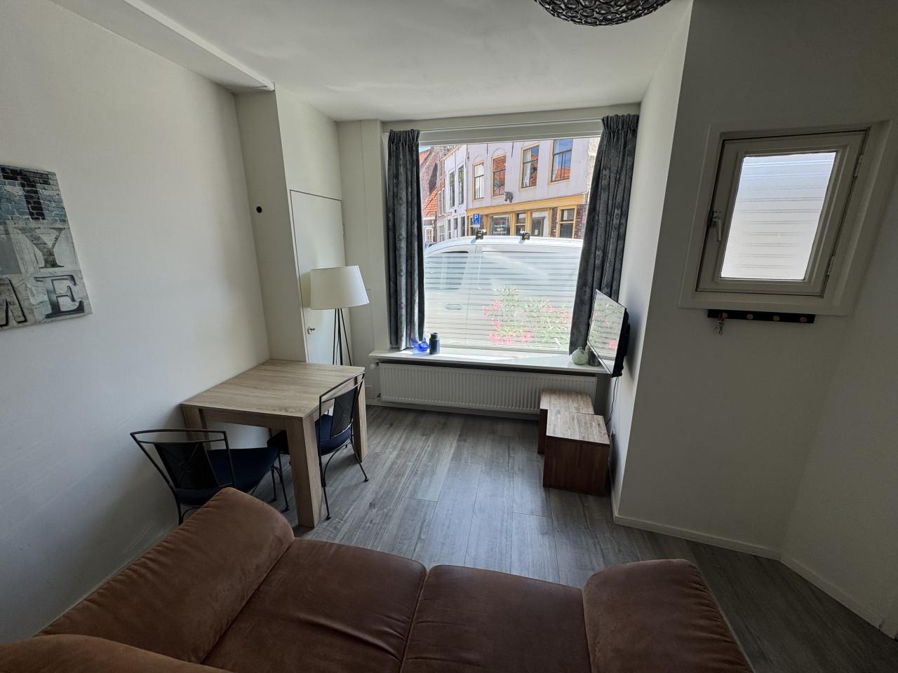 Per 1 augustus te huur: Nette studio in hartje Middelburg | Studio for rent