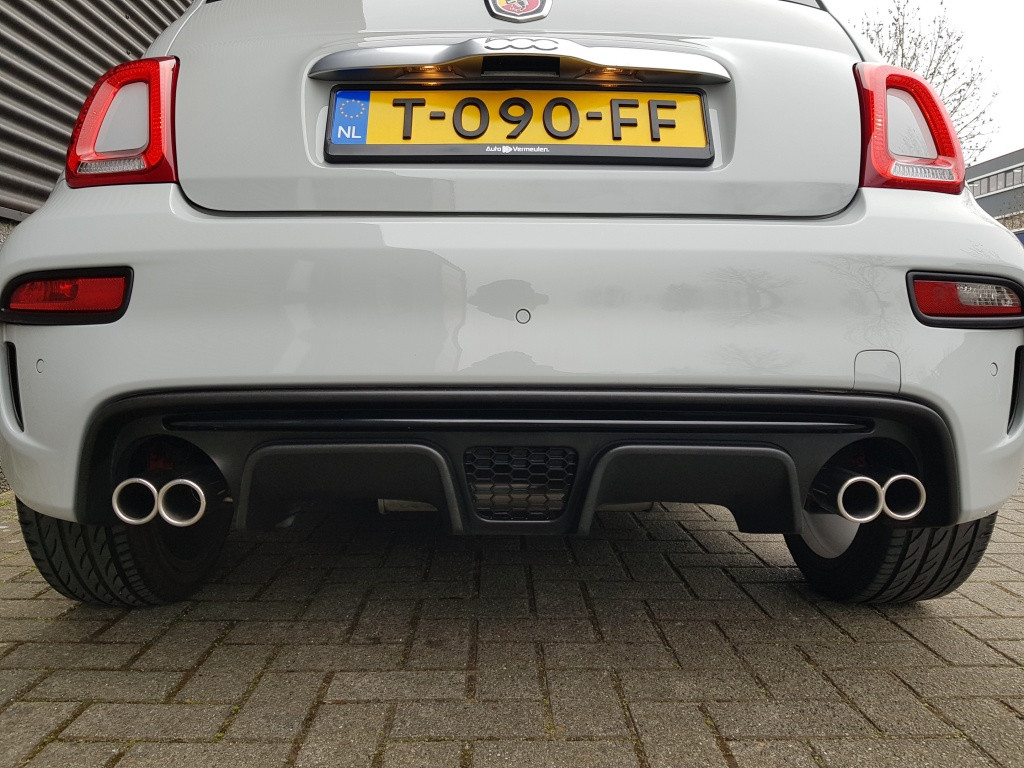 Abarth 500 1.4 t-jet abarth 595 - 145 pk