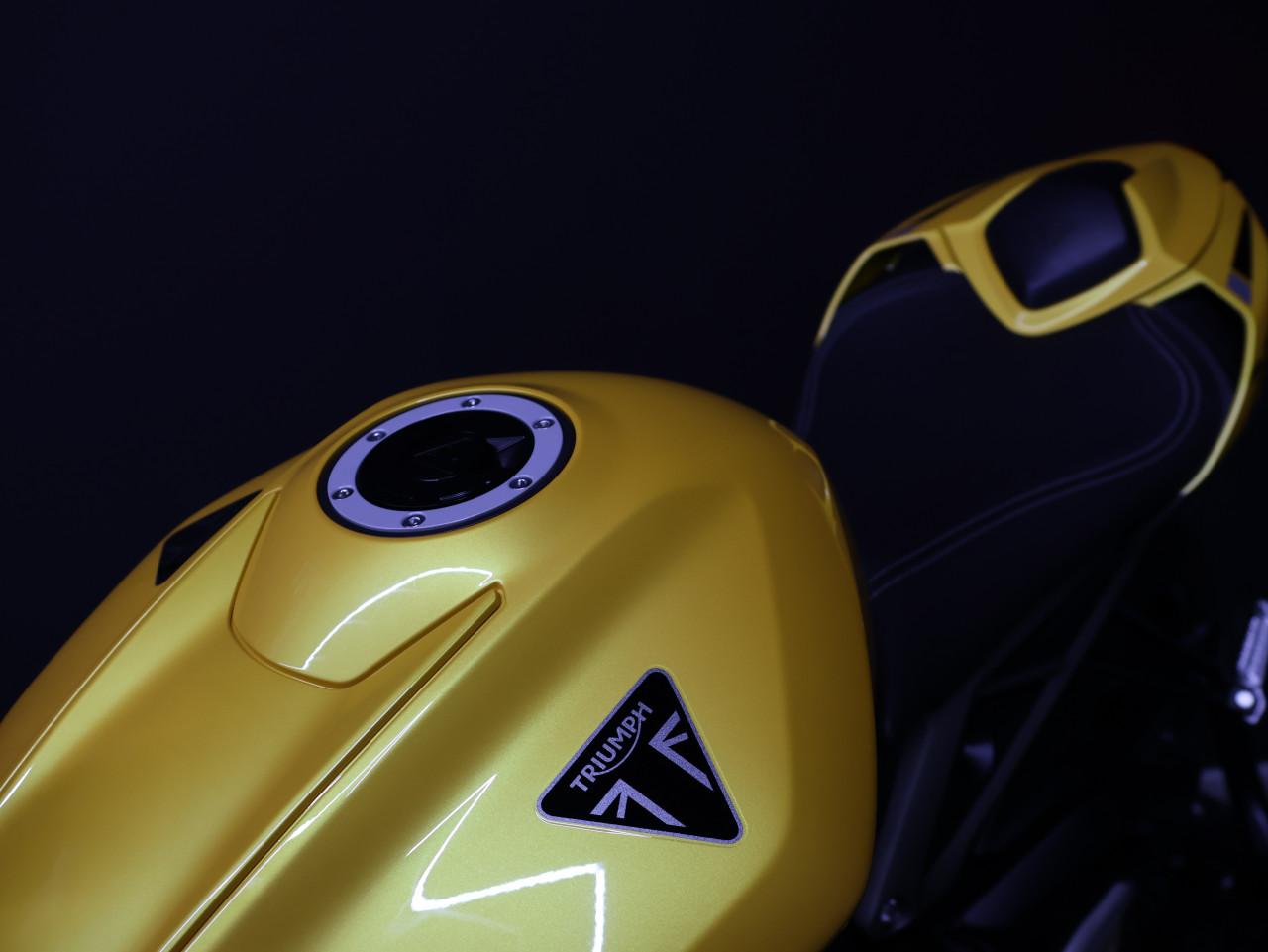 STREET TRIPLE 765 RS | Cosmic Yellow