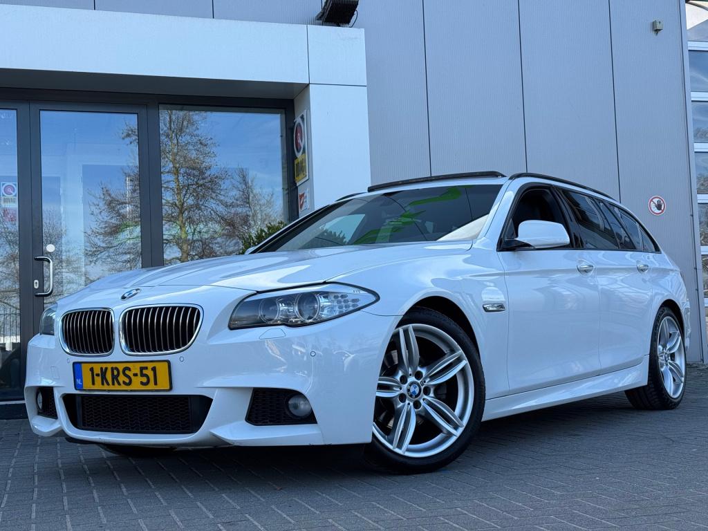 BMW 5 Serie touring 520d * leder * panoramadak * m pakket * dealer onderhou