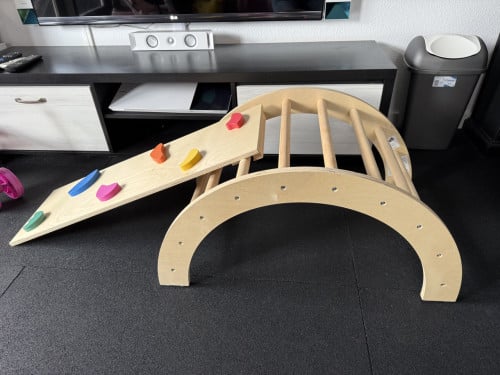 Montessori klimboog met hindernis loopplank