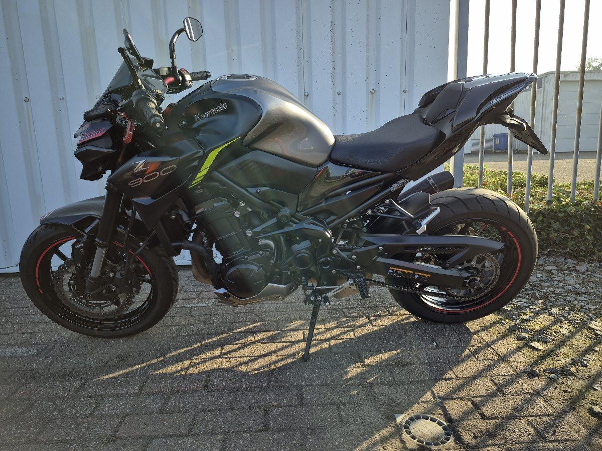 Kawasaki Z900 Akrapovic uit 2023, stoere Naked bike