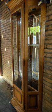 Lichteiken vitrinekast  Incl verlichting. 200 cm hoog