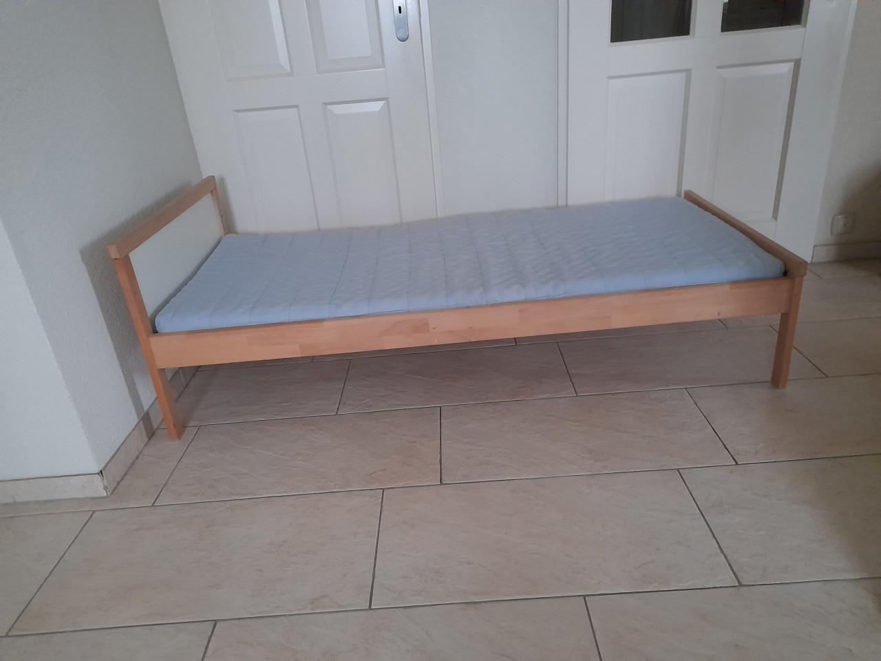 Peuter bed met matras  70 x 160 (in goede nette staat )
