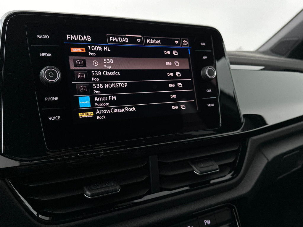 Volkswagen T-roc r-line-edition 1.5 110 kw / 150 pk tsi suv 7 versn