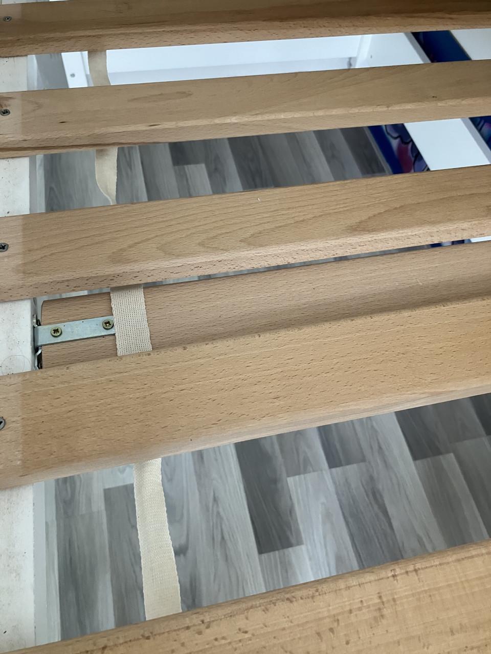 Stevig semi meisjes halfhoogslaper met lattenbodem