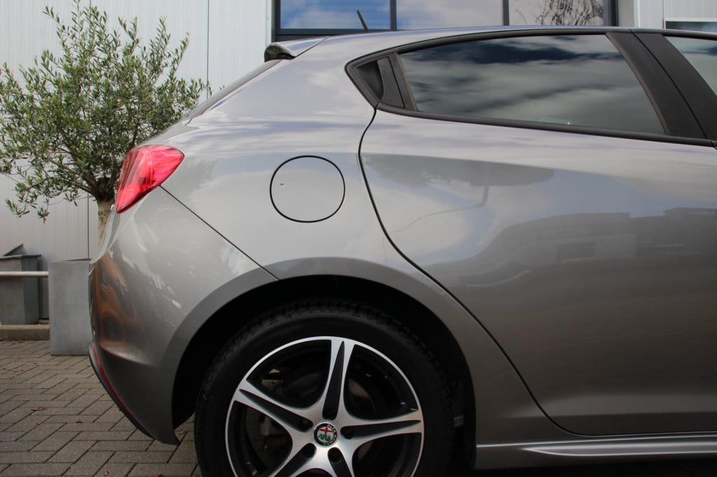 Alfa Romeo Giulietta 1.4 turbo multiair veloce tct - navi - cruise - uconne