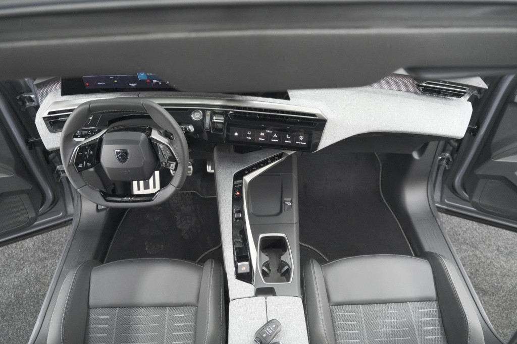Peugeot 5008 1.2 hybrid 145 gt | panoramadak | camera | elektrische achterk
