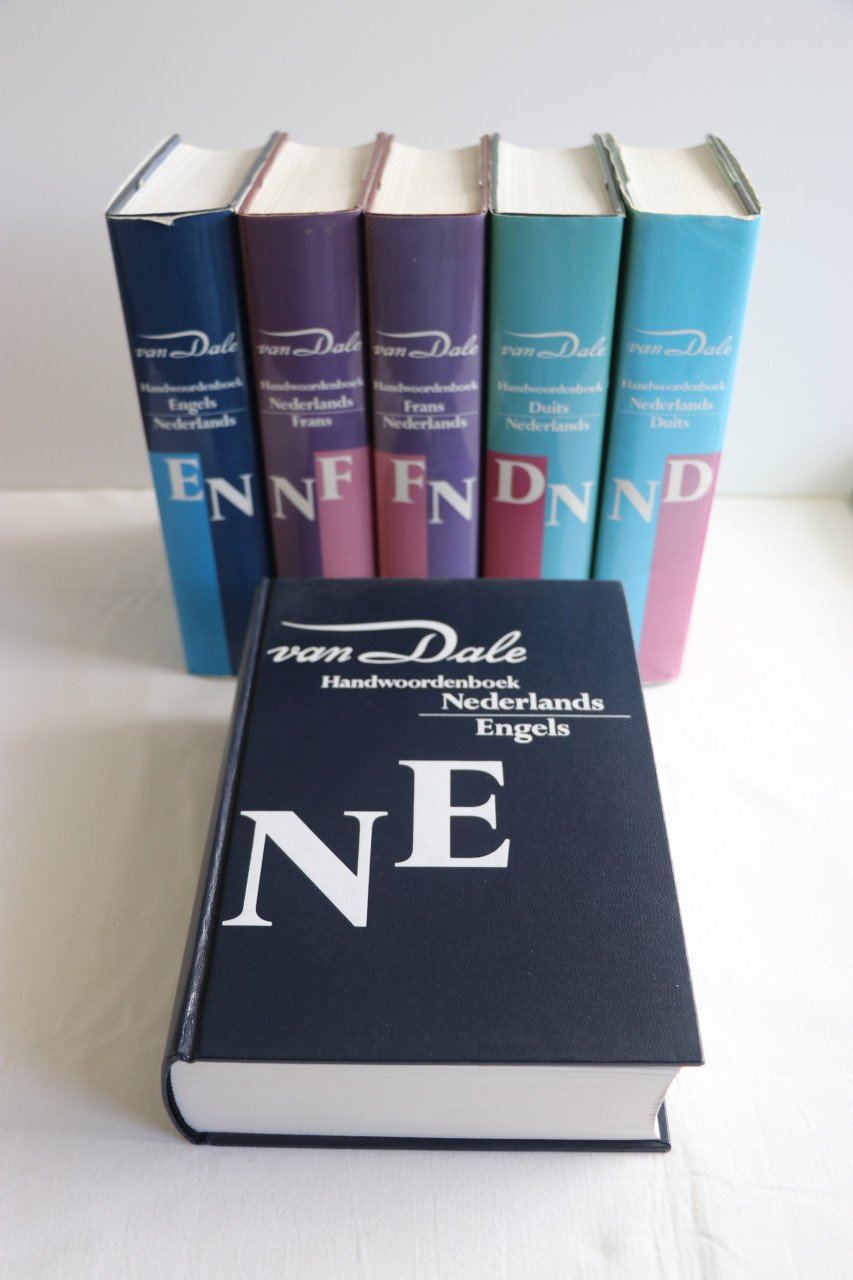 Handwoordenboek Van Dale Nederlands-Engels Tweede druk Utrecht/Antwerpen 9