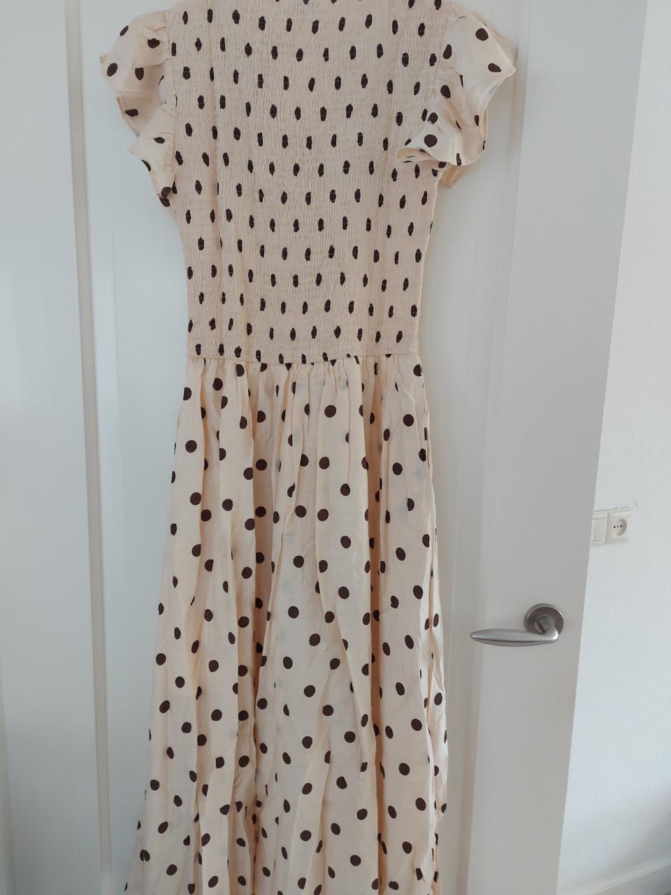 Beige jurk met stippen