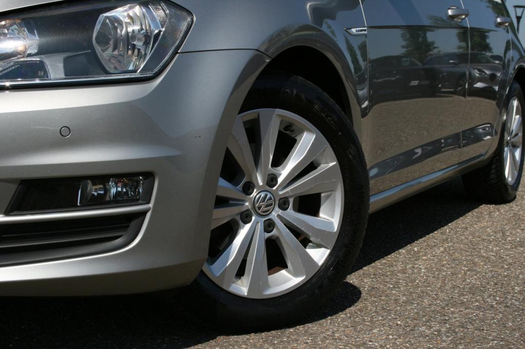Volkswagen Golf 1.0 tsi business edition connected / navi / camera / led