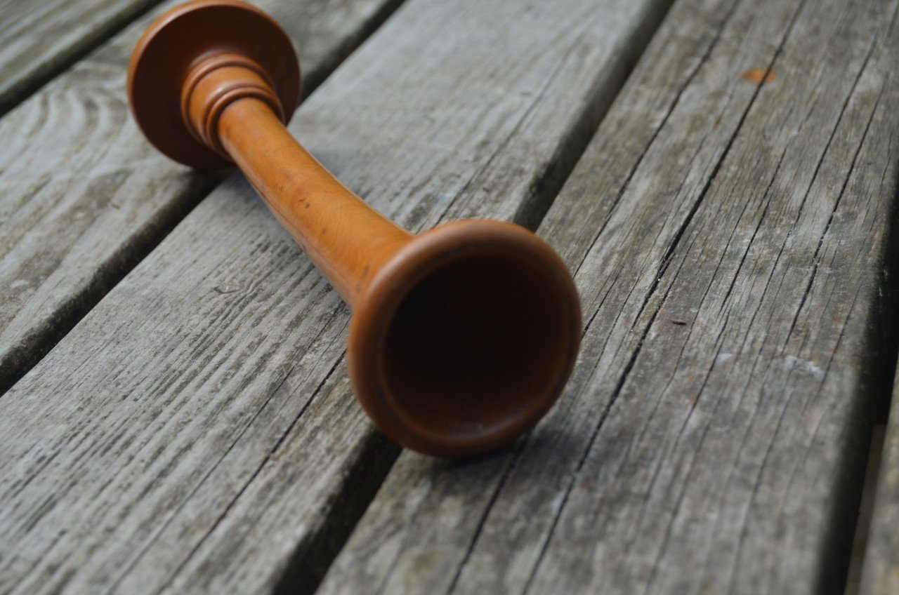 2 Oude houten Stethoscopen