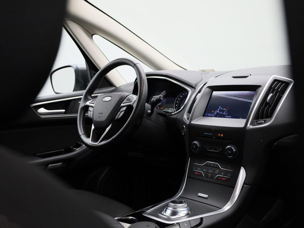 Ford Galaxy 2.5i hev titanium | automaat | 7-persoons | trekhaak | parkeer 