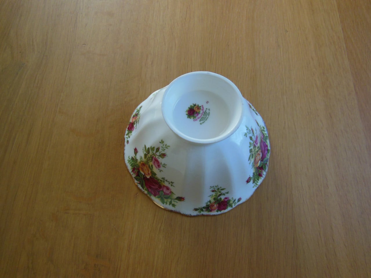 Hoge Schaal op voetje Royal Albert