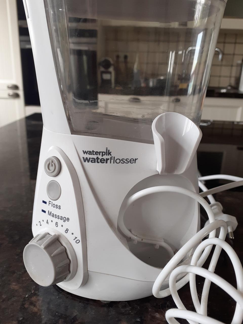 Waterflosser merk Waterpik. Gloednieuw.