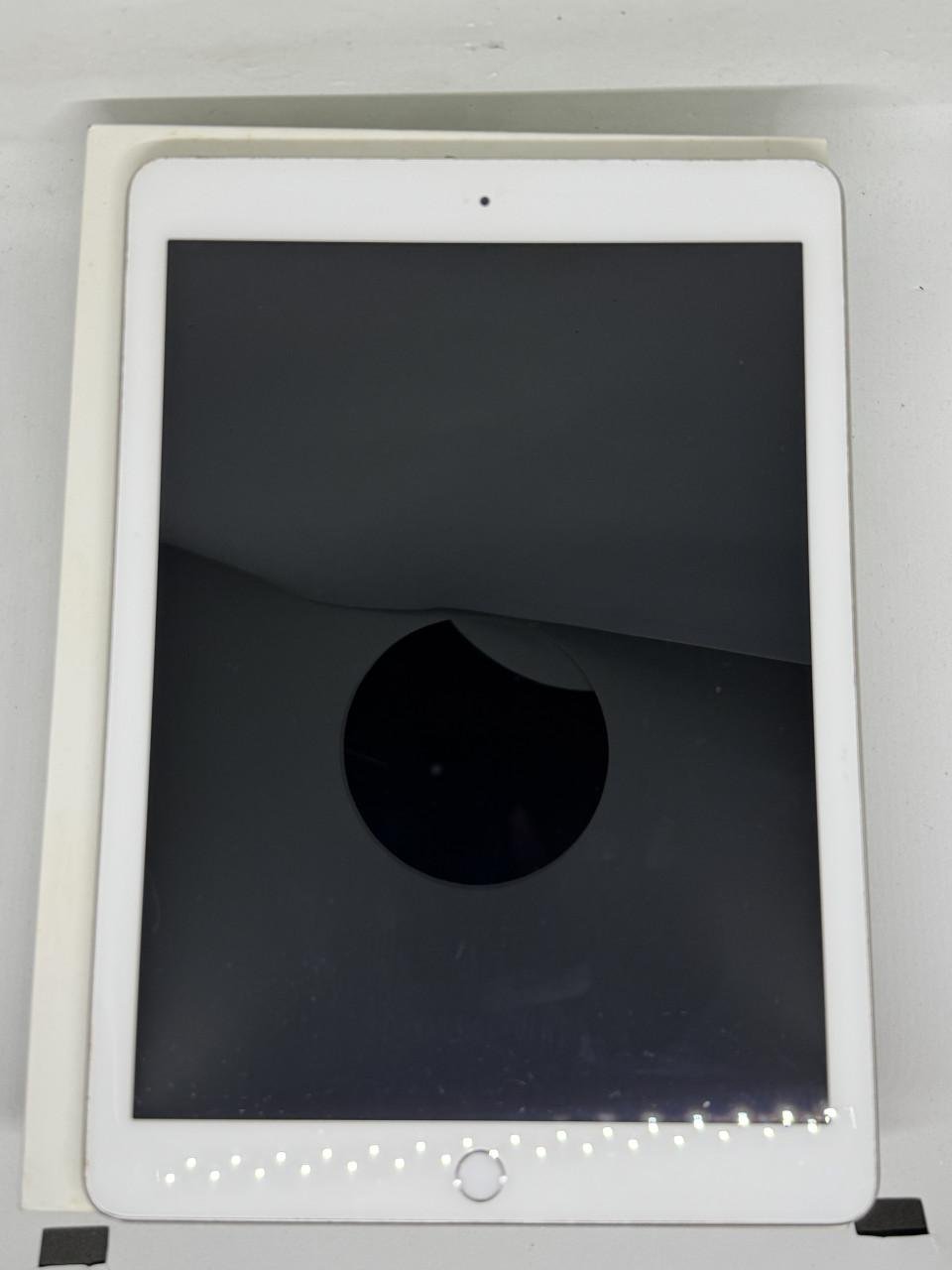 Apple iPad  6e generatie  zilver
