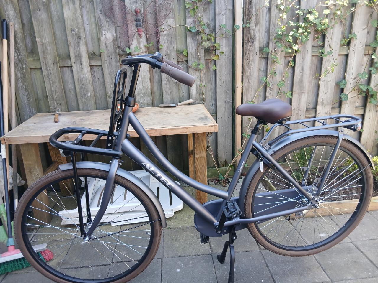 Te koop splinternieuwe dames transportfiets 28 inch