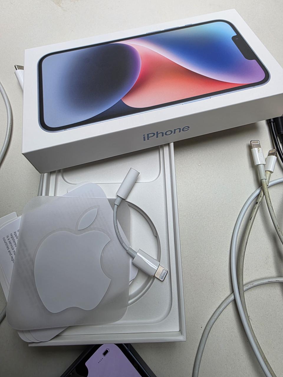Iphone 14 128gb + Apple Watch 8