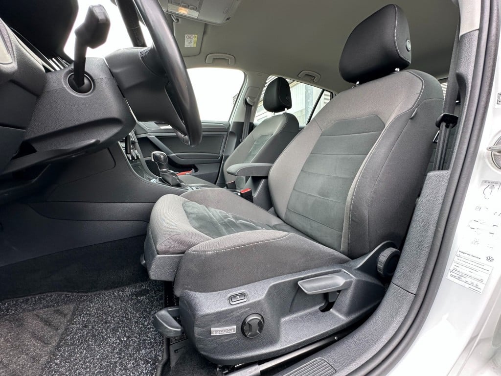 Volkswagen Golf 1.5 tsi comfortline business dsg pdc navi carplay