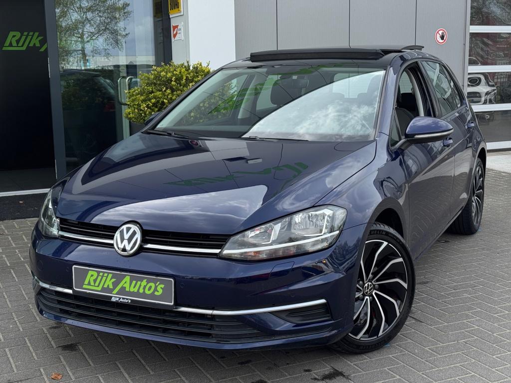 Volkswagen Golf 1.0 tsi * panoramadak * camera * navigatie * massage stoel