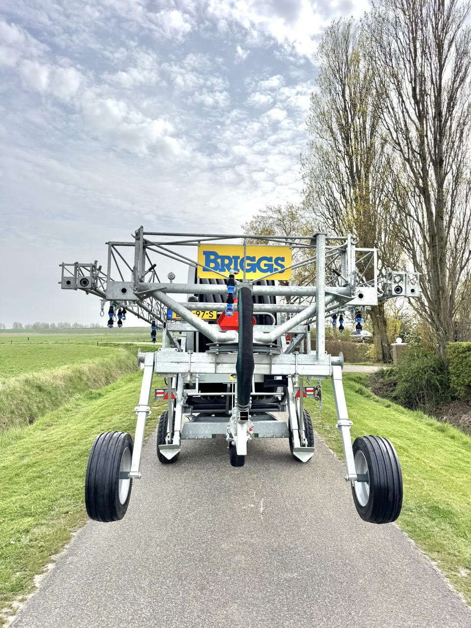 In nieuwstaat gegalvaniseerd haspel met sproeiboom + landini pomp 300/90