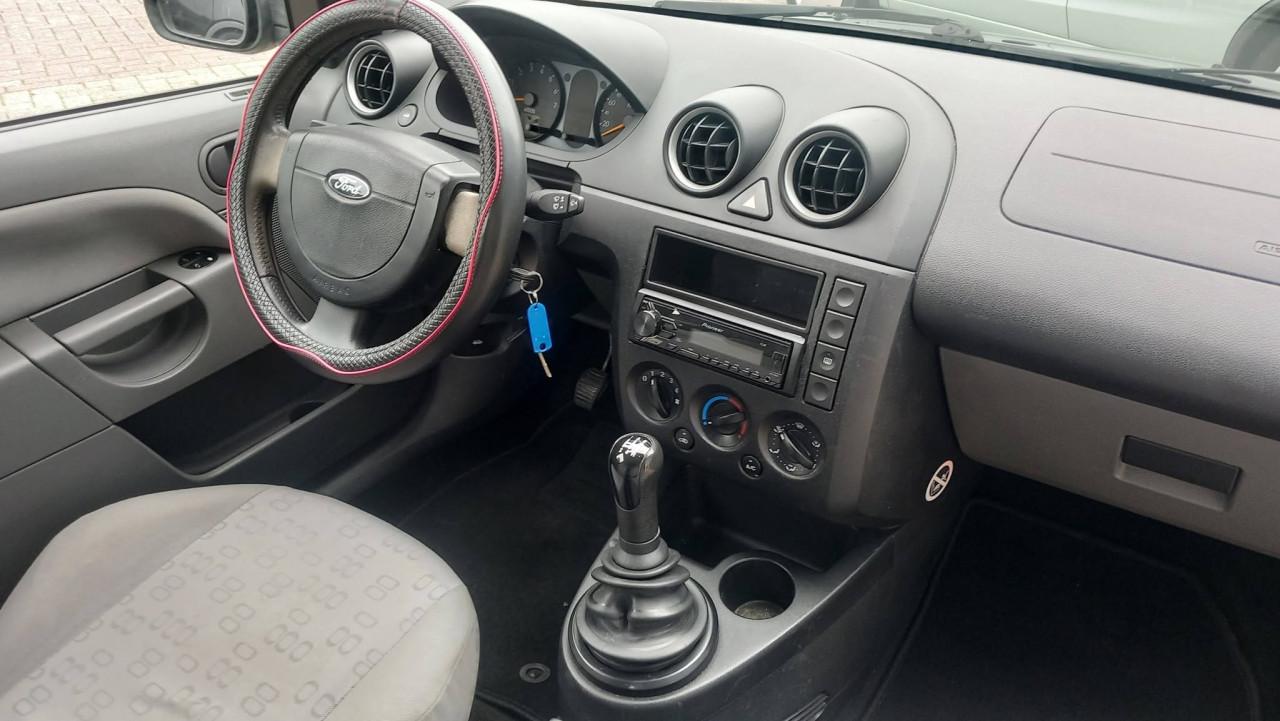 Ford Fiesta 1.25 16v Centennial 3deurs bj:2003 airco lm-velgen apk 10-2027