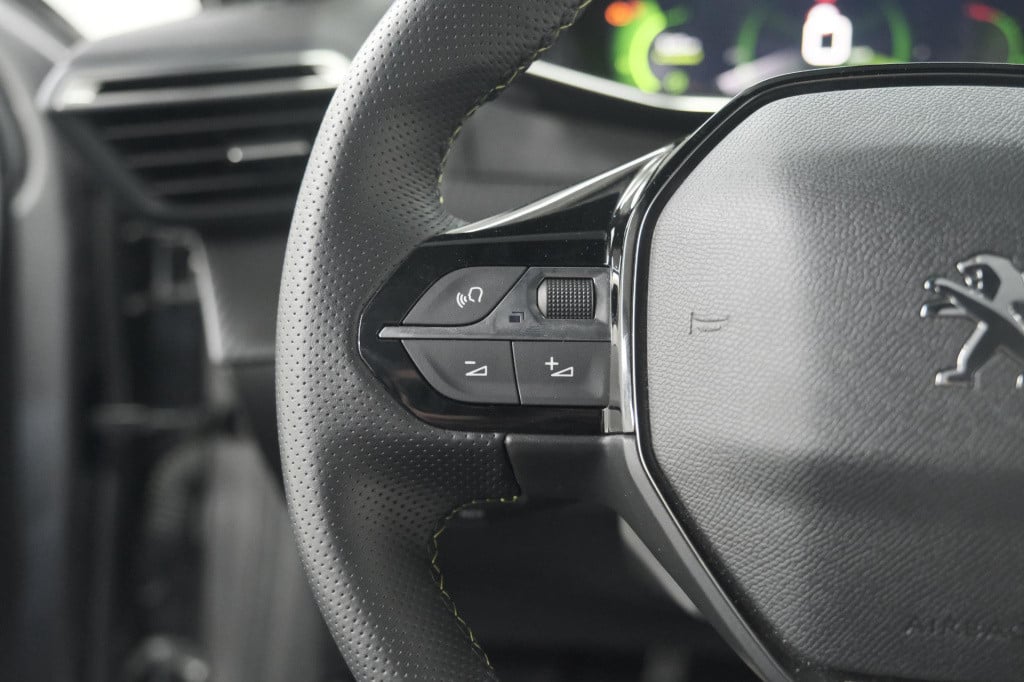 Peugeot 208 puretech 100 gt | camera | adaptieve cruise control | navigatie