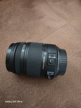 Sigma 18-250 mm F3.5-6.3  DC MACRO OS lens