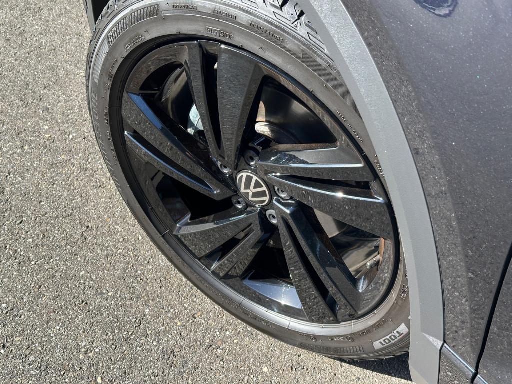 Volkswagen T-roc 1.5 tsi 150pk r-line | black style | keyless | navi | adap