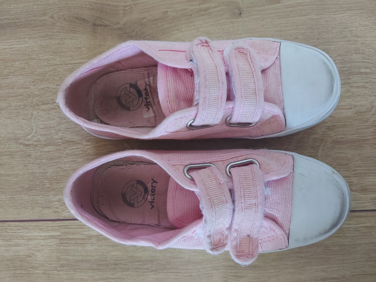 Zo goed als nieuwe roze gymschoenen maat 30 klittenband