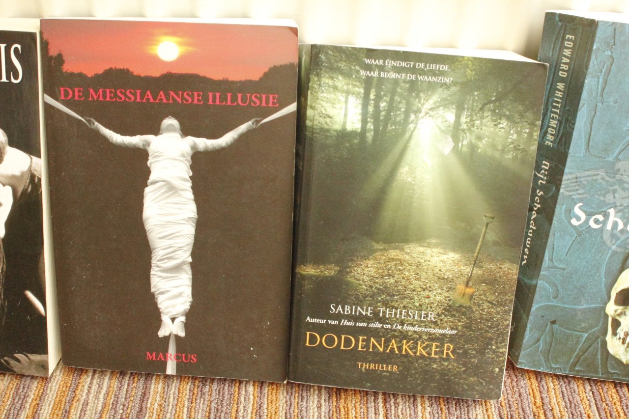 Thrillers,,,Div schrijvers